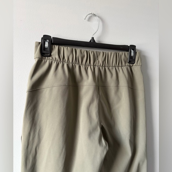 NWOT Women’s Lululemon On the Fly Mid-rise crop TravelWoven Size 4 Gray Sage - Picture 6 of 10